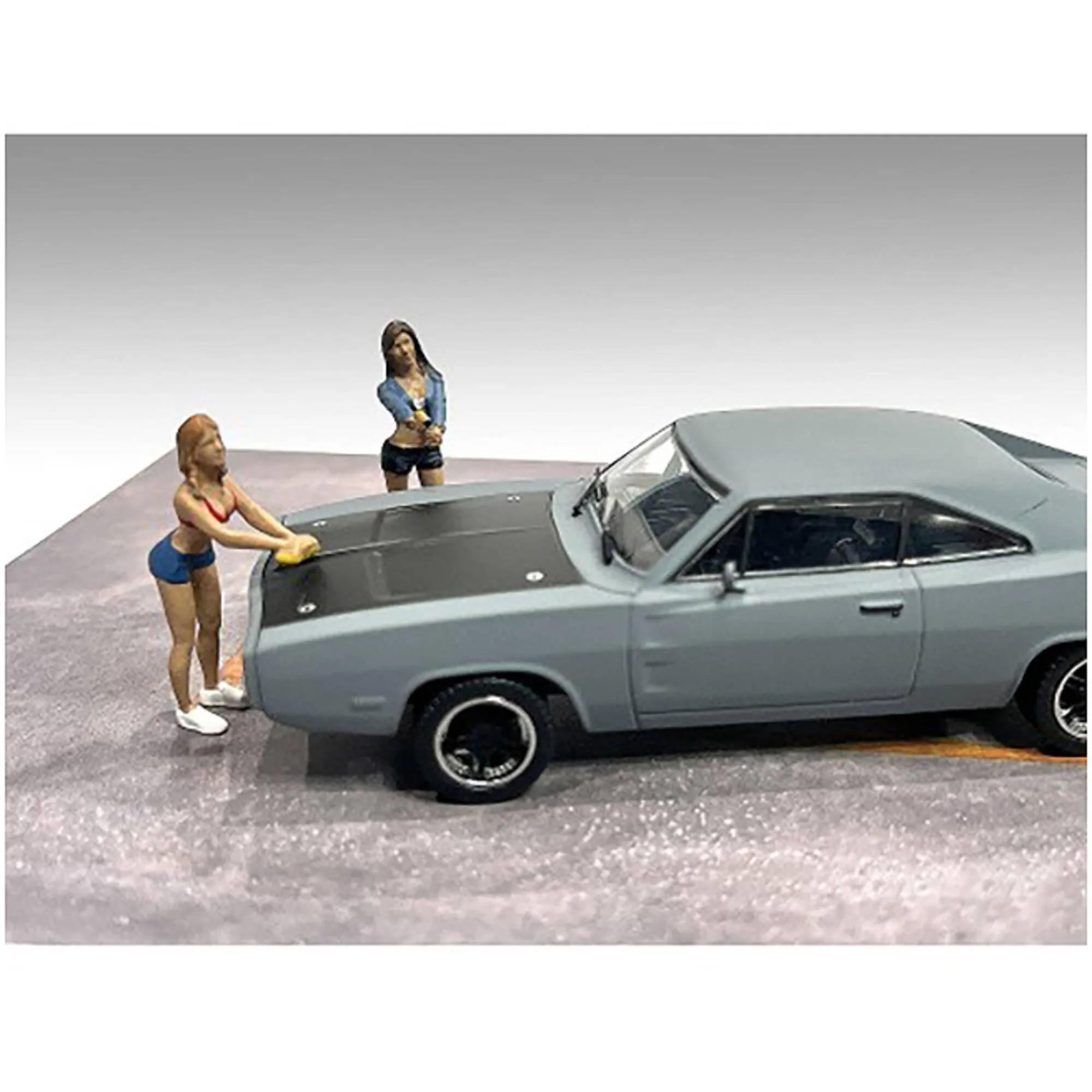 American Diorama 2 Piece Figure Set 2 - Car Wash Girls Jessica and Jennifer