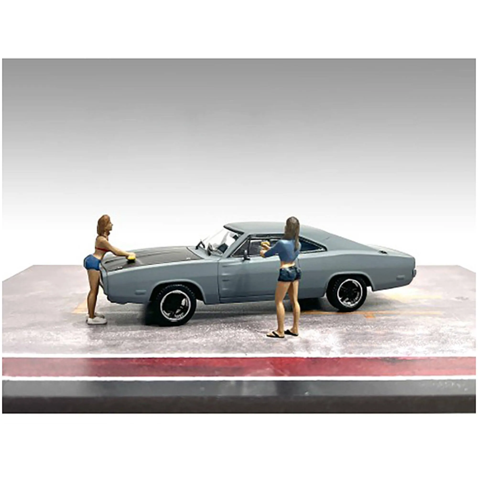 American Diorama 2 Piece Figure Set 2 - Car Wash Girls Jessica and Jennifer