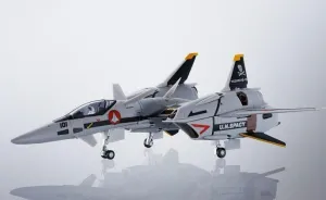 Hi-Metal R VF-4G Lightning III Macross Die Cast Action Figure