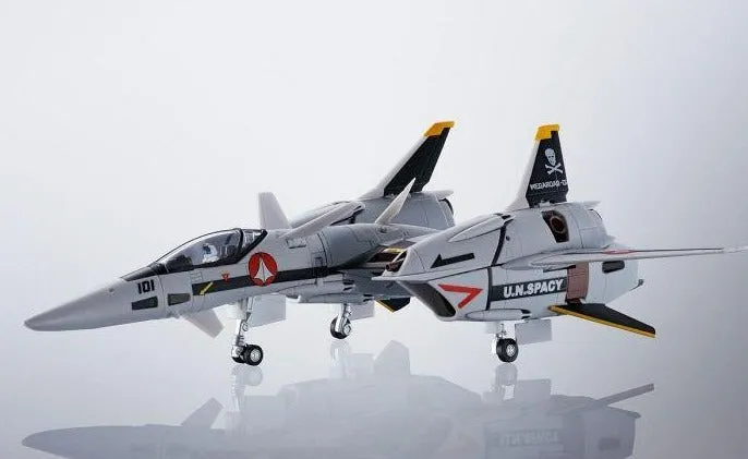Hi-Metal R VF-4G Lightning III Macross Die Cast Action Figure